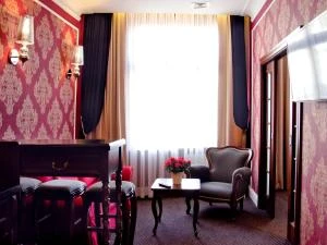 SleepWalker Boutique Suites